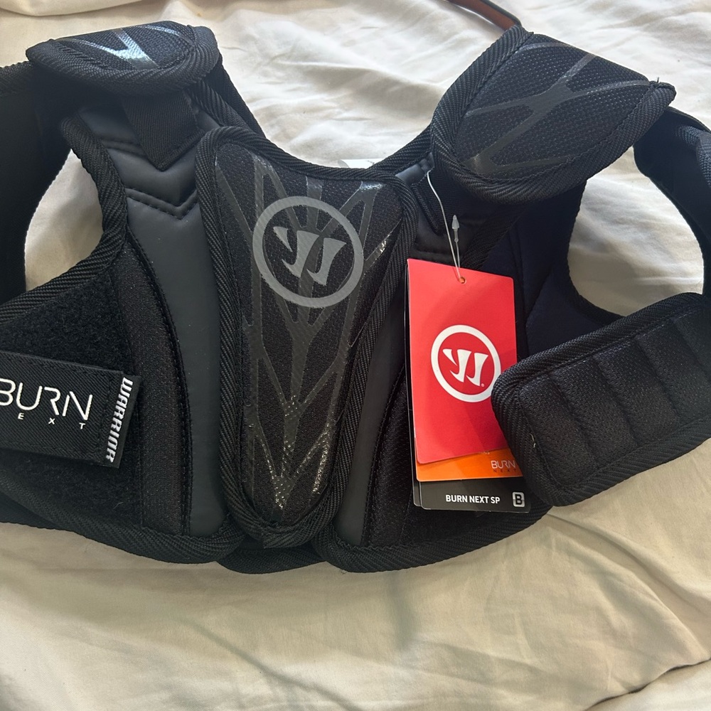 WARRIOR YOUTH BURN NEXT SHOULDER PAD all black.